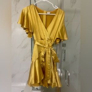 SELFIE Leslie | size XS | worn once to wedding | gold shiny wrap dress |